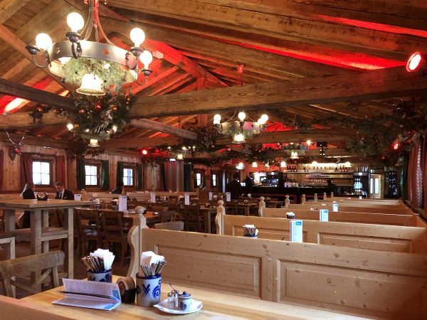 Oscar Bruch Almhütte Innenansicht