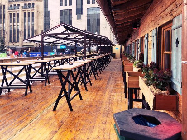 Oscar Bruch Almhütte Terasse